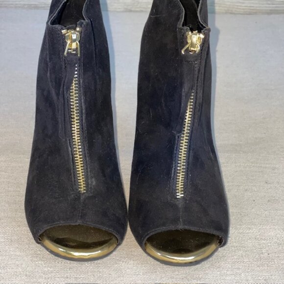 Mossimo Peeptoe 4.5" Heel Front Zip Booties Women's 7 Black Faux Suede Gold Trim - Picture 2 of 7